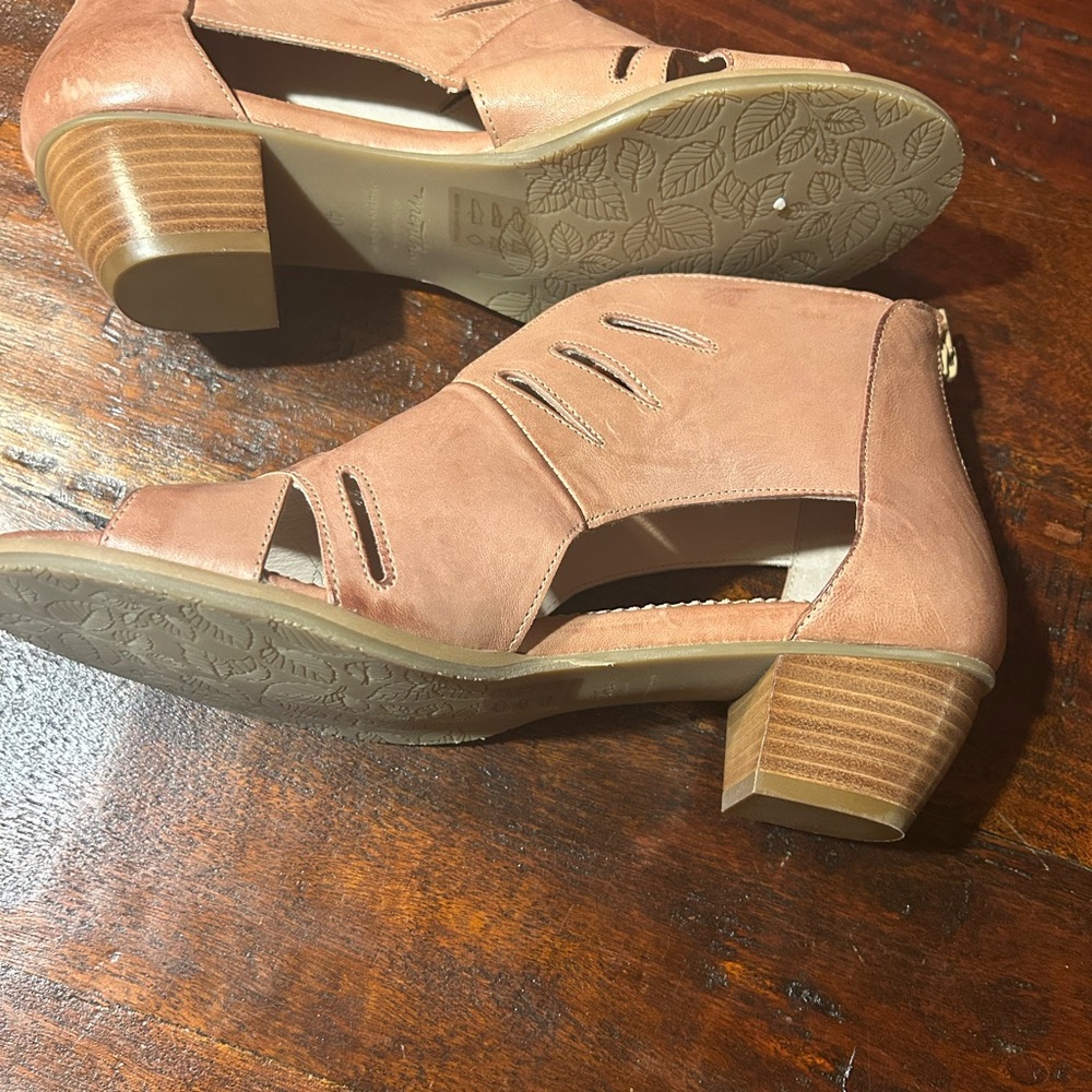 Miz Mooz MENTHA Tan Leather Sandals - Picture 4 of 8